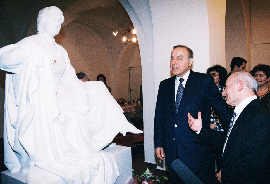 Xalqa bağışlanmış ömürdən anlar: 1997-ci ilin apreli