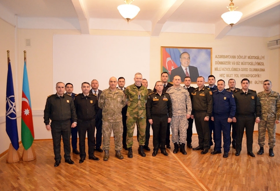 Certificates presented to participants of training course, Defense Ministry