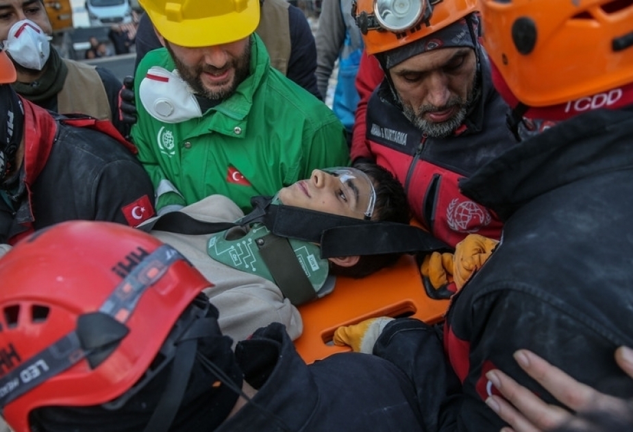 Türkiye : toute une famille sauvée des décombres 102 heures après le séisme