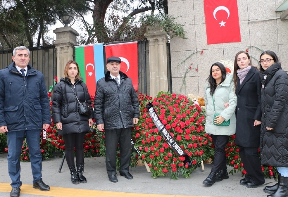 RSXM əməkdaşları Türkiyədə zəlzələ zamanı həlak olanların xatirəsini yad ediblər