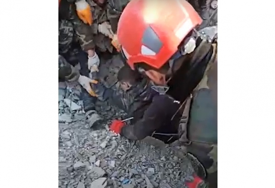 Aserbaidschanische Rettungskräfte bergen 37 weitere Überlebenden aus Trümmern in der Türkei

