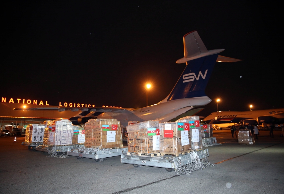 Siguiendo instrucciones de la Primera Dama Mehriban Aliyeva, un avión con ayuda humanitaria de Azerbaiyán despega rumbo a Türkiye