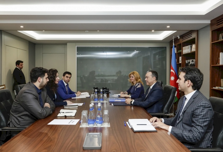 Əmək və əhalinin sosial müdafiəsi naziri ikinci “Yüksəliş” müsabiqəsinin qalibləri ilə görüşüb