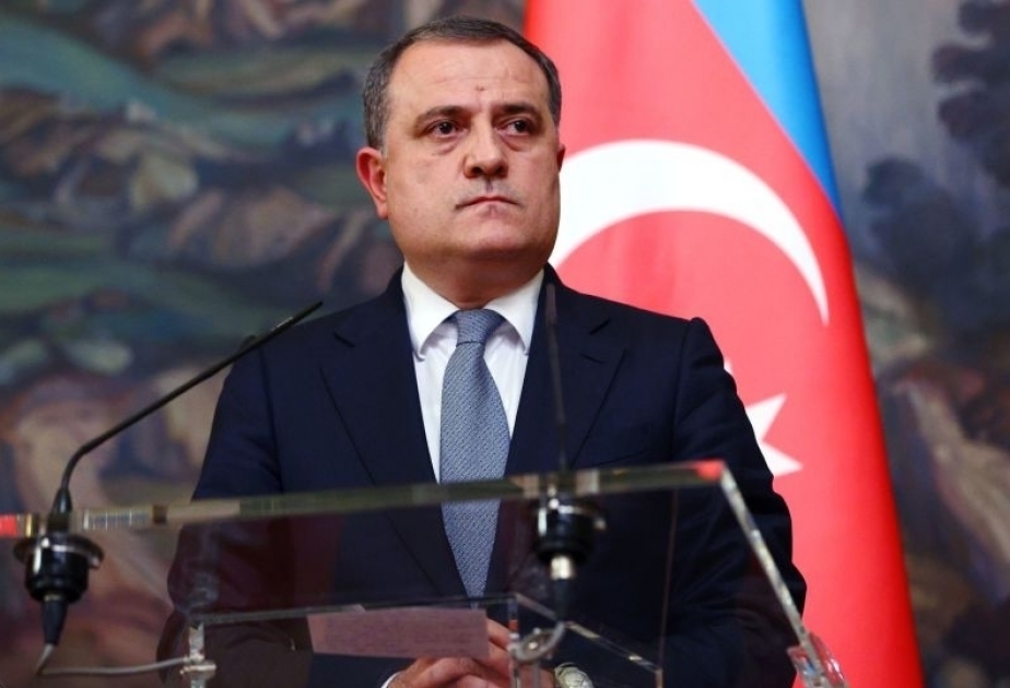 El Titular de Exteriores de Azerbaiyán: “Estaremos con Türkiye en el trabajo de reconstrucción”

