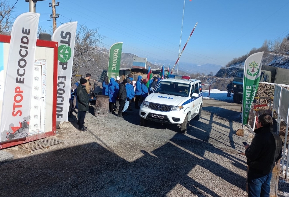 Russian peacekeepers’ vehicles move freely through protest area VIDEO