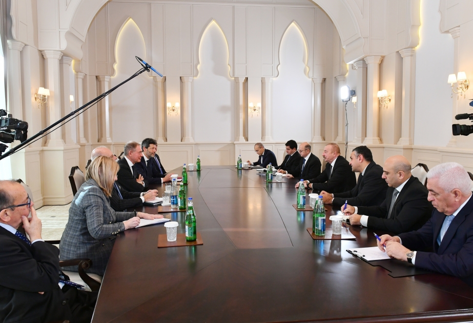 Präsident Ilham Aliyev empfängt italienische Delegation VIDEO