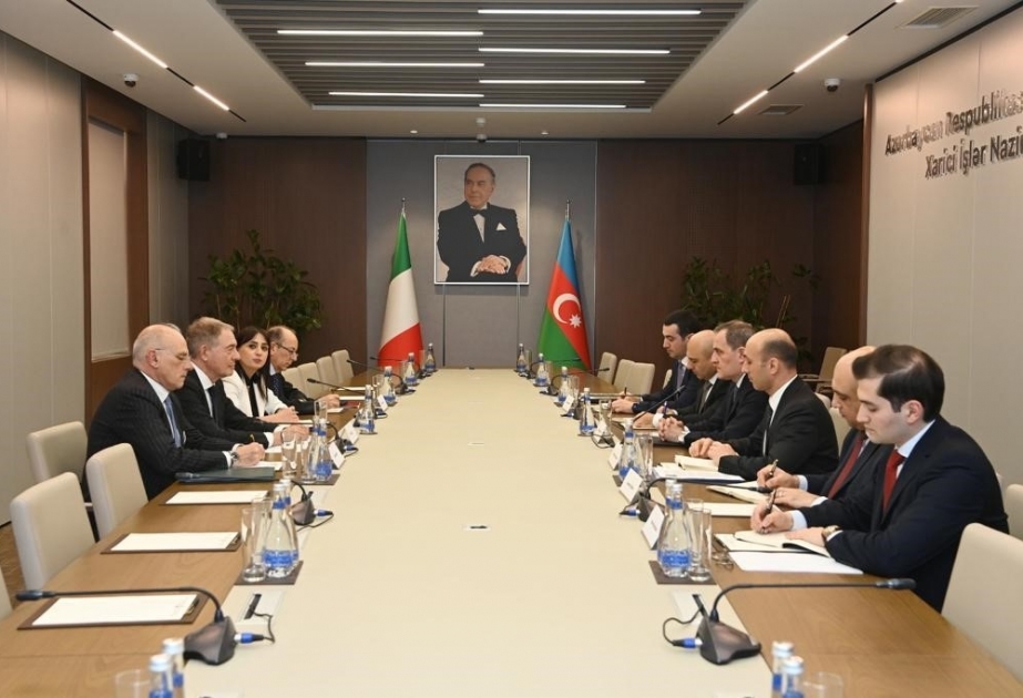 Xarici işlər naziri Ceyhun Bayramov İtaliyanın şirkətlər və “Made in Italy” naziri ilə görüşdü