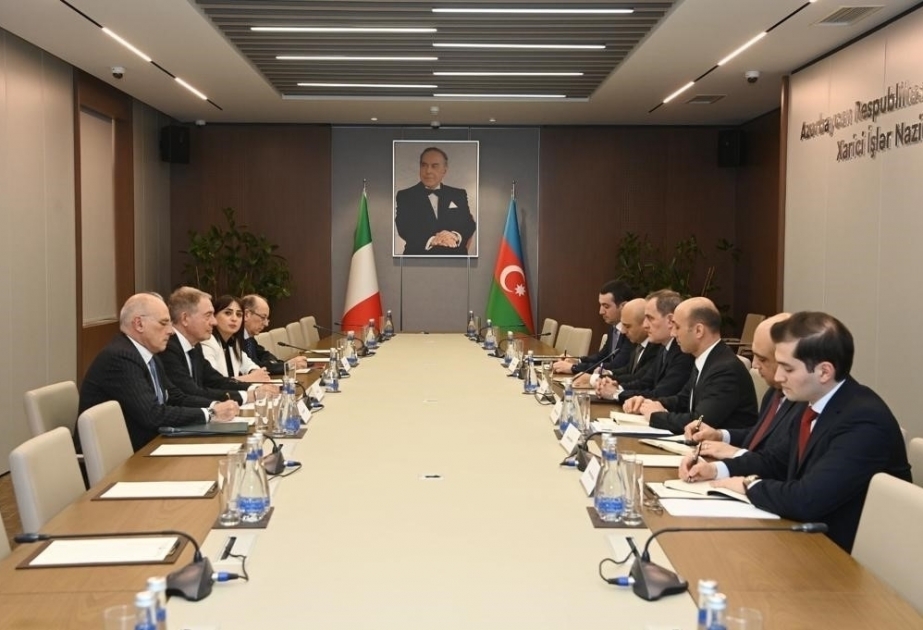 Le ministre azerbaïdjanais des Affaires étrangères rencontre le ministre italien des entreprises et du Made in Italy