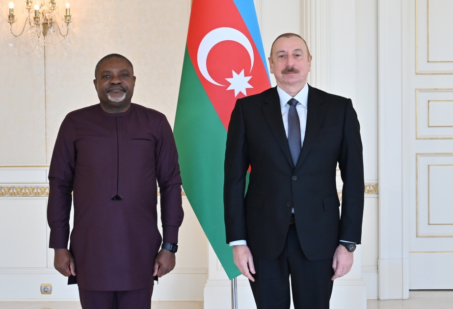 Prezident İlham Əliyev Anqolanın Azərbaycanda yeni səfirinin etimadnaməsini qəbul edib YENİLƏNİB VİDEO