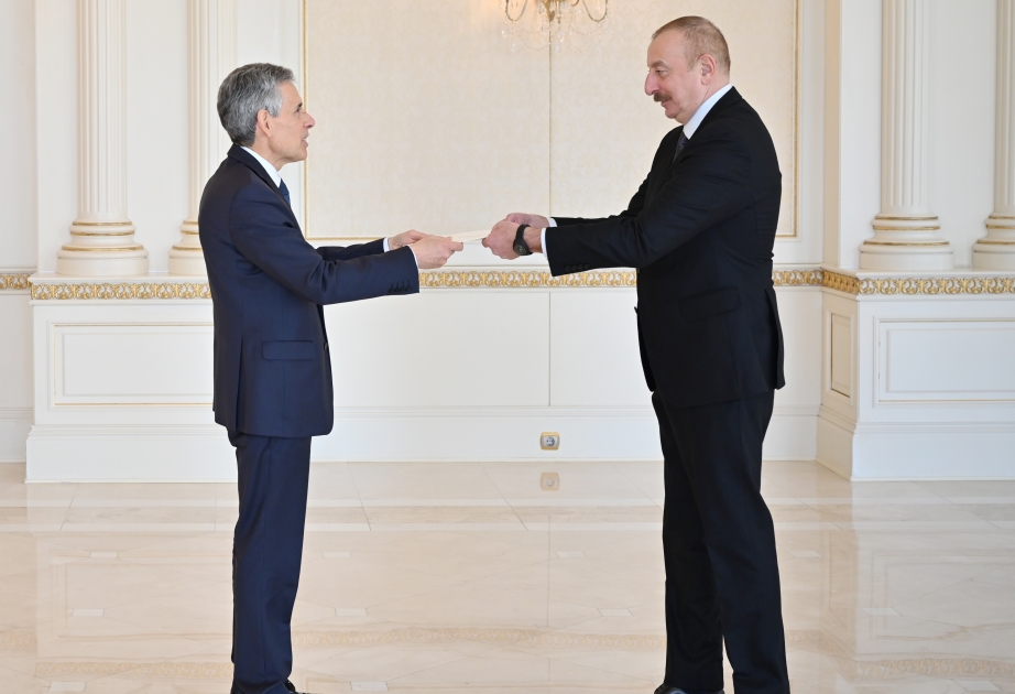 Präsident Ilham Aliyev empfängt neu ernannten Botschafter von San Marino VIDEO