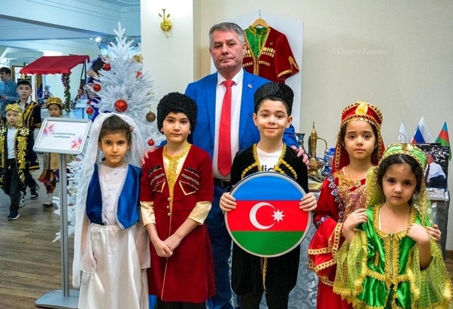 “Veçerni Murmansk” qəzeti: Azərbaycanlılar dostluq festivalı səhnəsində