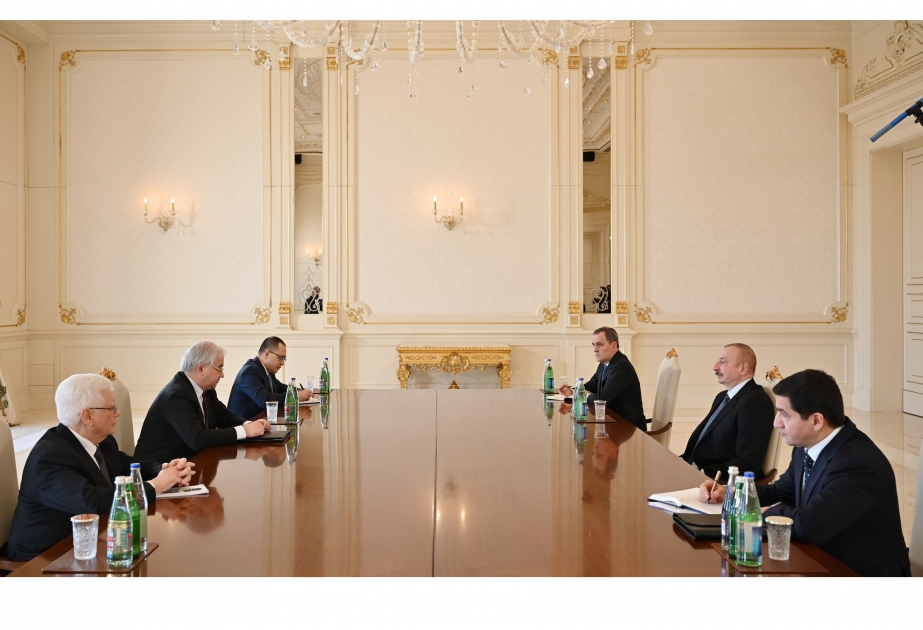 الرئيس إلهام علييف يستقبل المبعوث الروسي الخاص في تطبيع العلاقات بين أذربيجان وأرمينيا (محدث)
