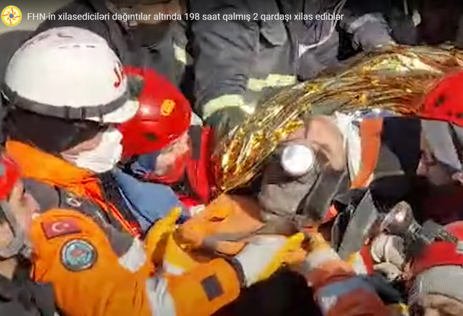 阿塞拜疆救援人员在土耳其地震废墟中救出被困198小时的两兄弟