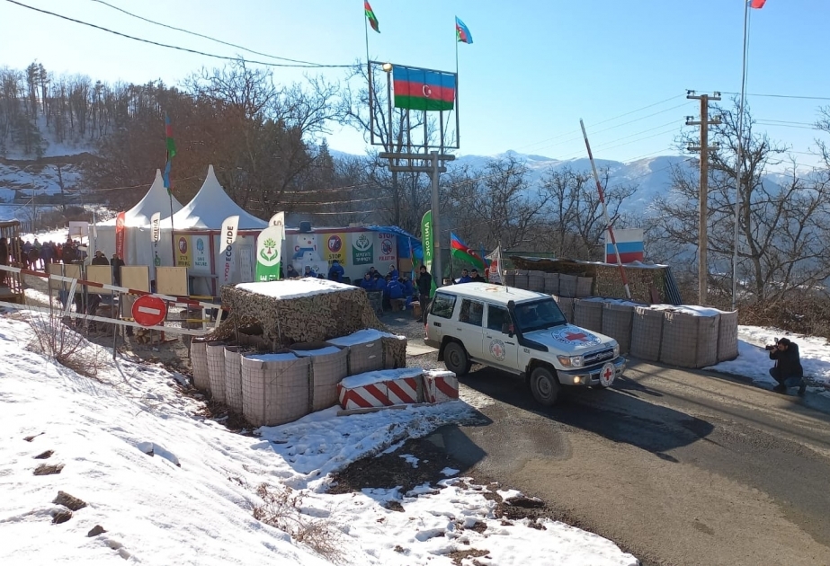 Автомобили МККК, утром проехавшие по территории проведения акции в сторону Лачина, вернулись обратно