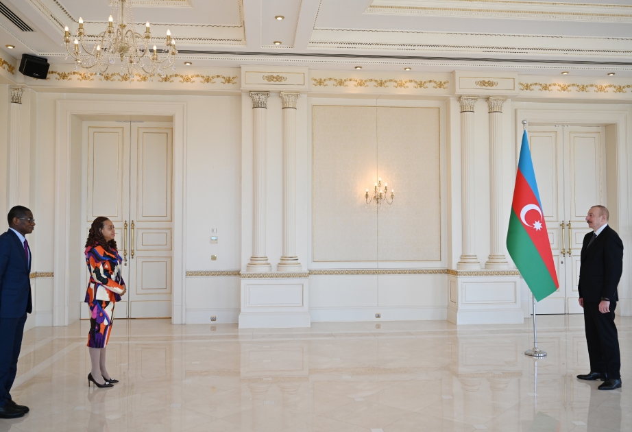 Prezident İlham Əliyev Qananın Azərbaycanda yeni təyin olunmuş səfirinin etimadnaməsini qəbul edib YENİLƏNİB VİDEO