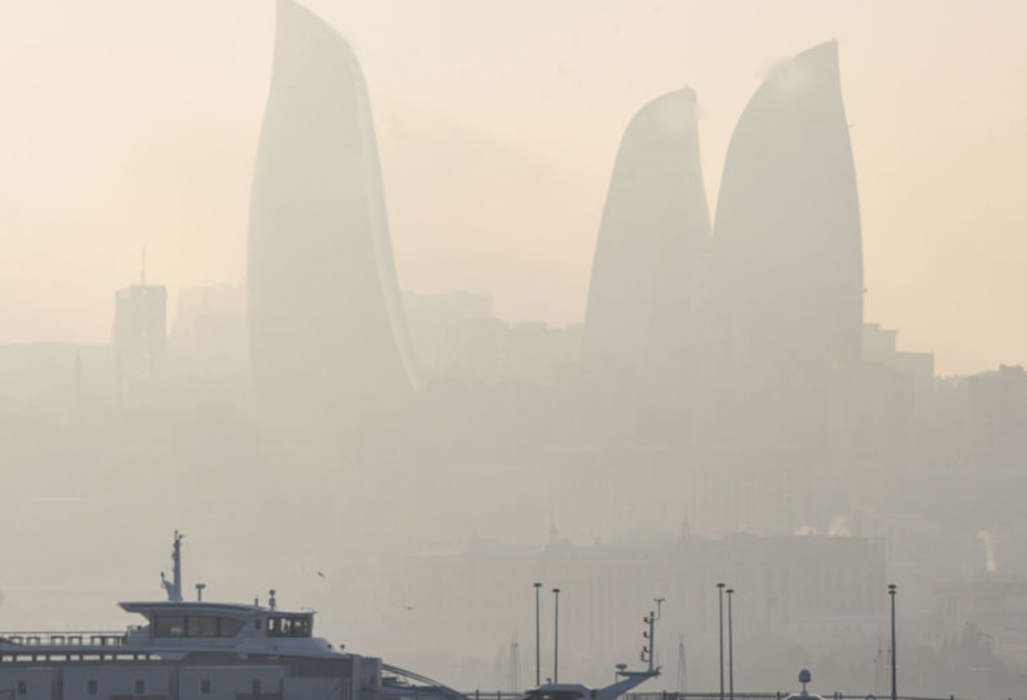 La brume de poussière est observée à Bakou