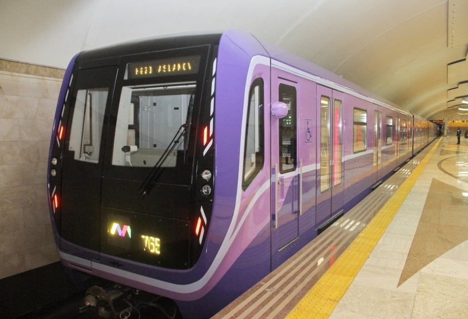 Парк Бакинского метрополитена пополнился 20 новыми вагонами