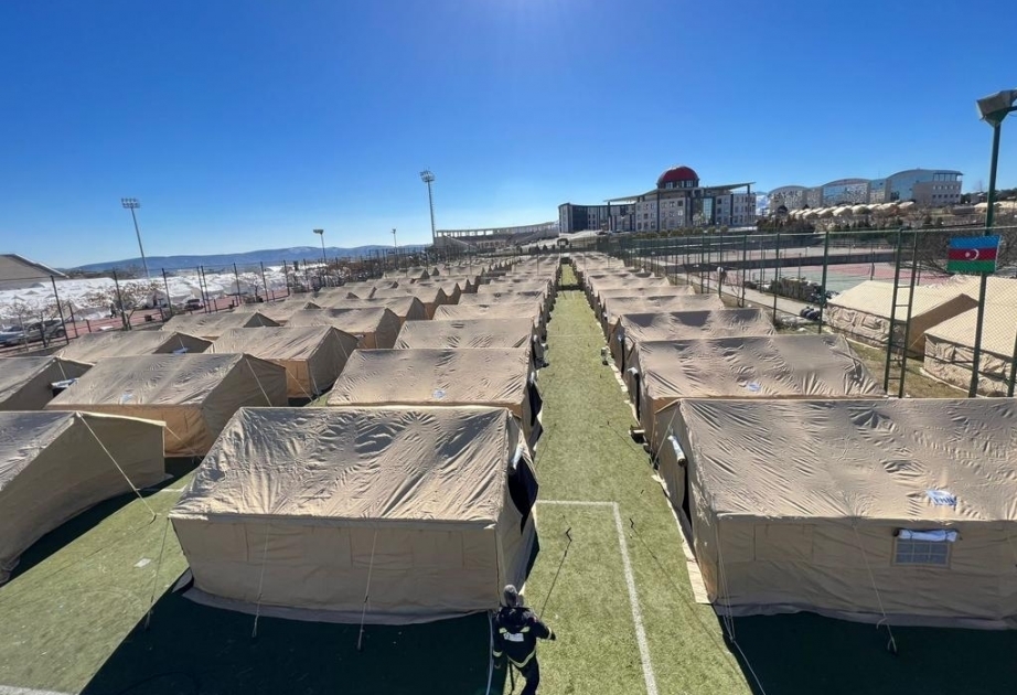 Azerbaijani rescuers setting up tents to accommodate quake survivors in Türkiye