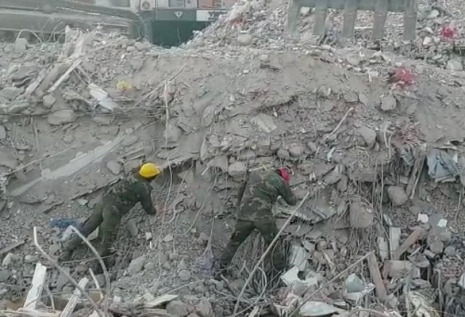FHN-in xilasediciləri Türkiyədə dağıntılar altından 53 nəfəri sağ, 741 nəfərin isə cəsədini çıxarıblar VİDEO