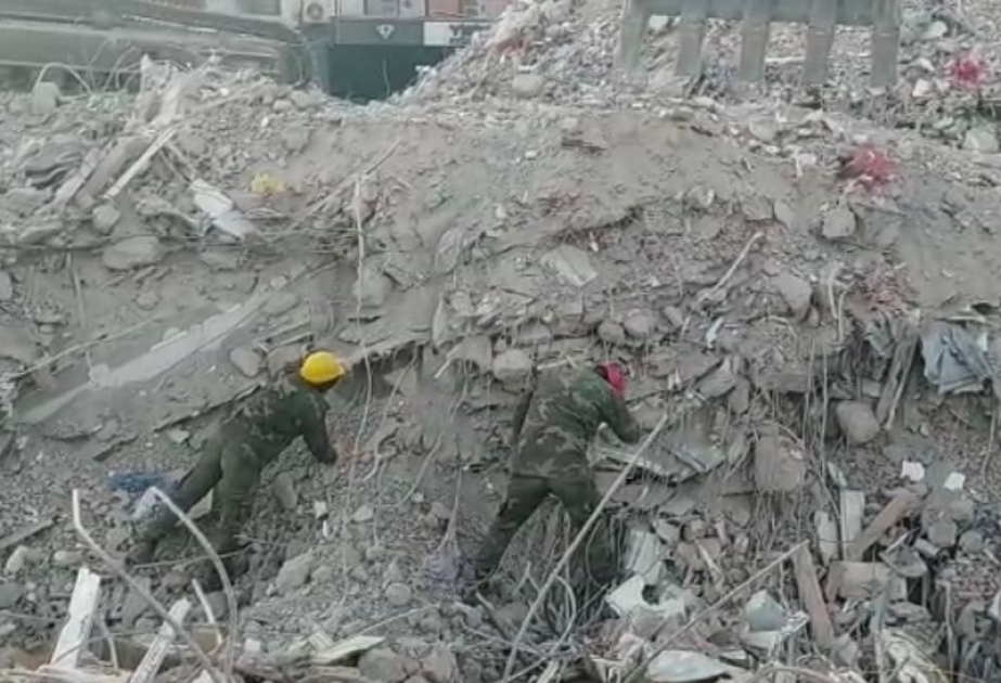 Los rescatadores azerbaiyanos han sacado con vida a 53 personas y los cadáveres de 741 de entre los escombros en Türkiye