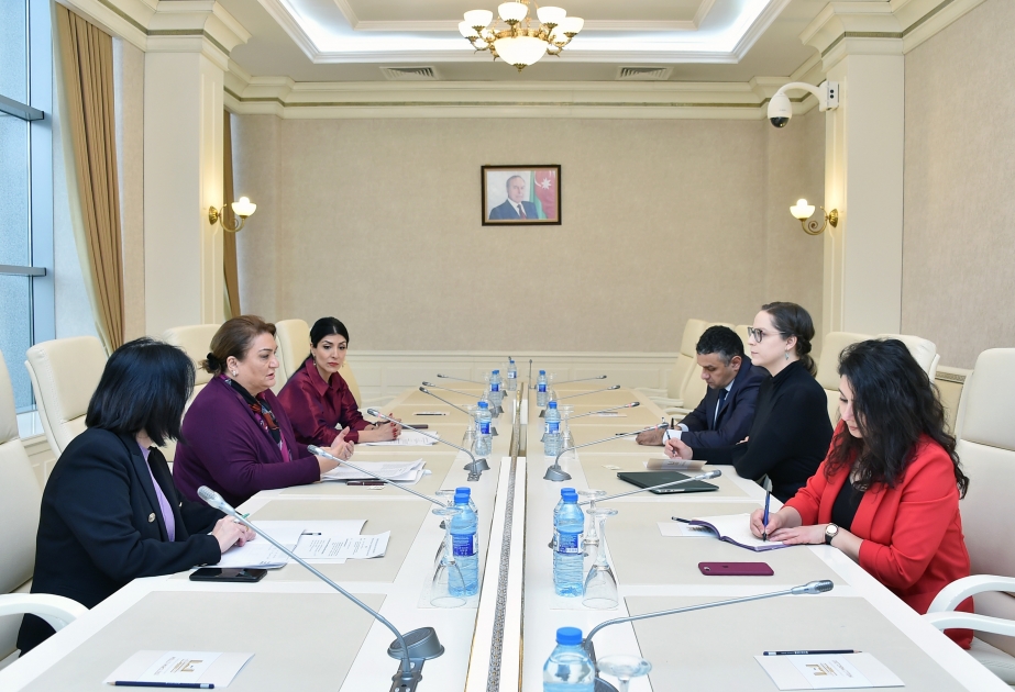 FPNU examina las cuestiones de género en Azerbaiyán