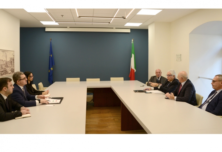 تبادل الآراء حول انشاء الغرفة الصناعية والتجارية الأذربيجانية الإيطالية المشتركة