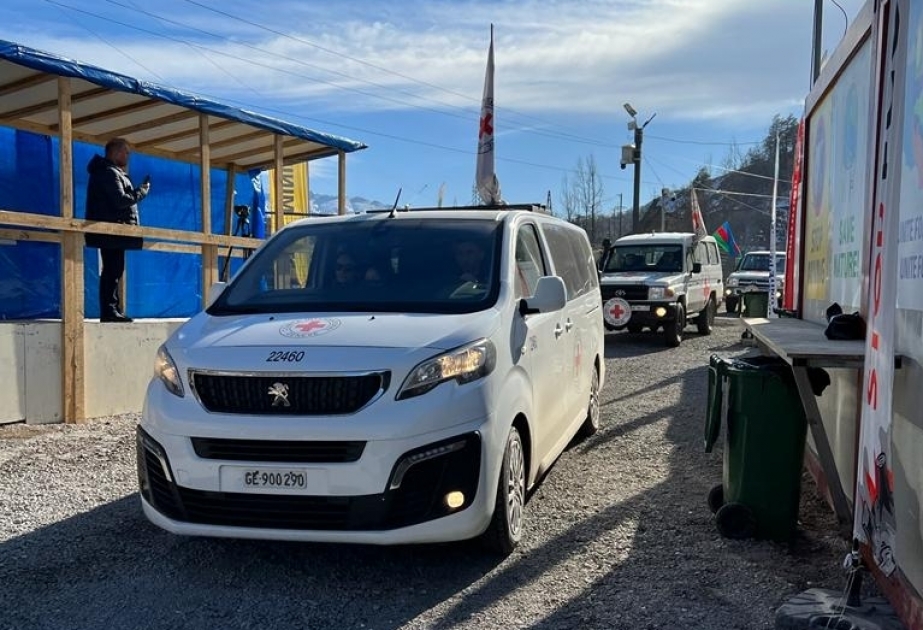 Автомобили МККК, утром проехавшие в направлении Лачина, вернулись обратно