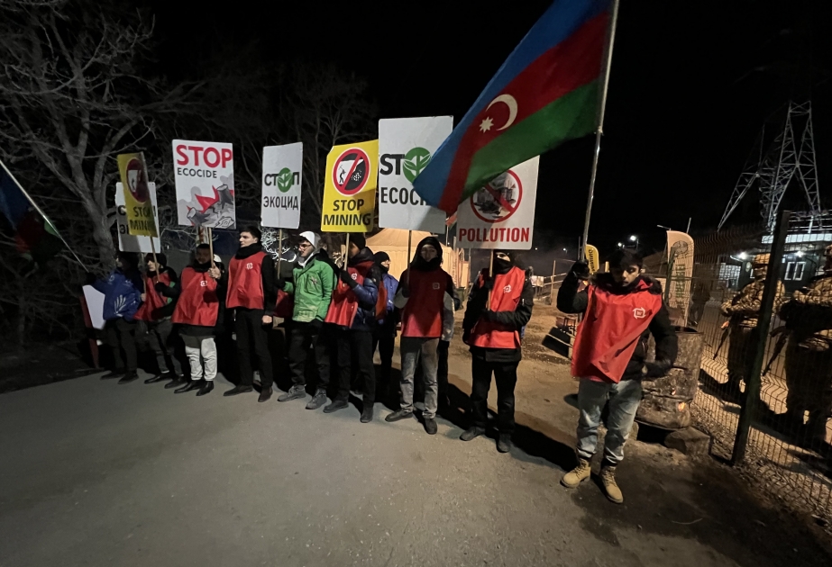 Дорога Лачин-Ханкенди: Экоакция продолжается с энтузиазмом и в ночное время
