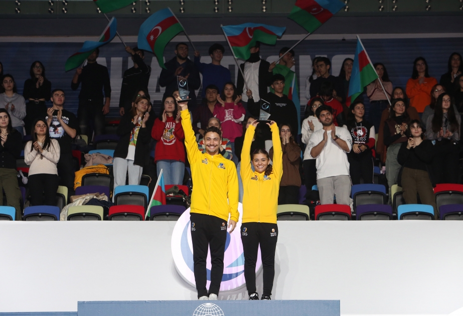 Бразильским батутистам вручили в Баку традиционный кубок AGF Trophy