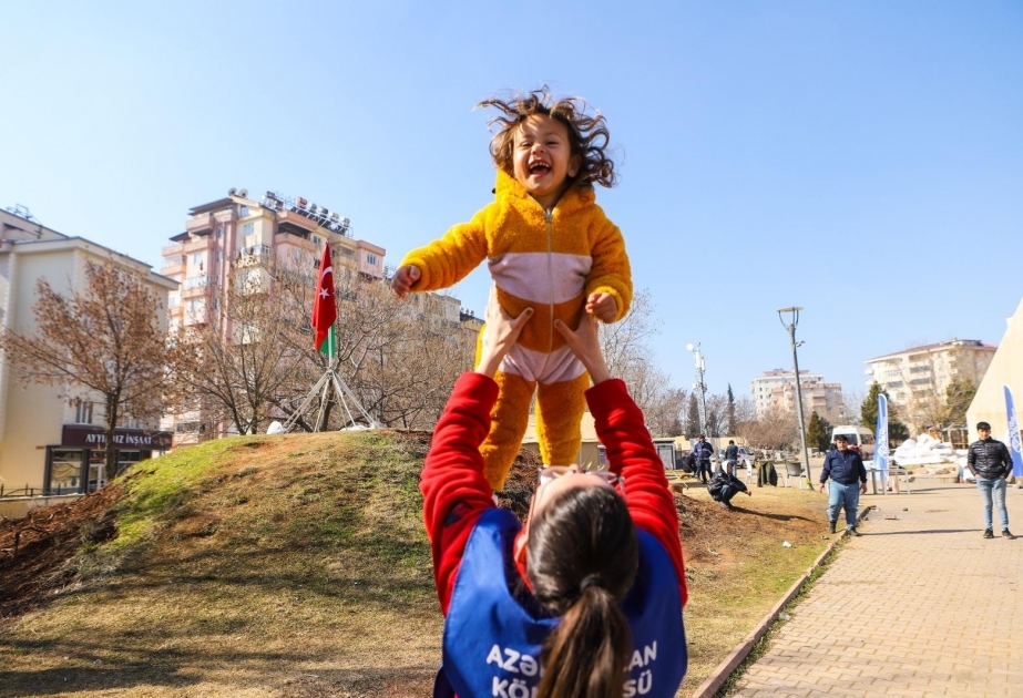 Voluntarios azerbaiyanos prestaron asistencia a miles de víctimas en Türkiye la semana pasada