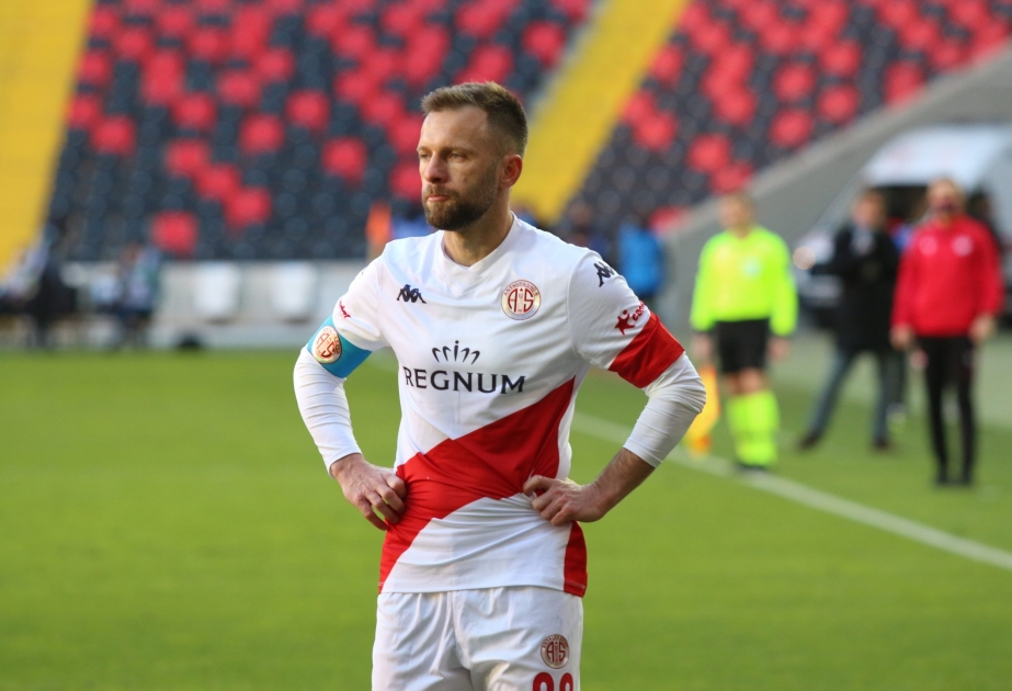 “Antalyaspor” klubu kapitanı ilə yollarını ayırıb