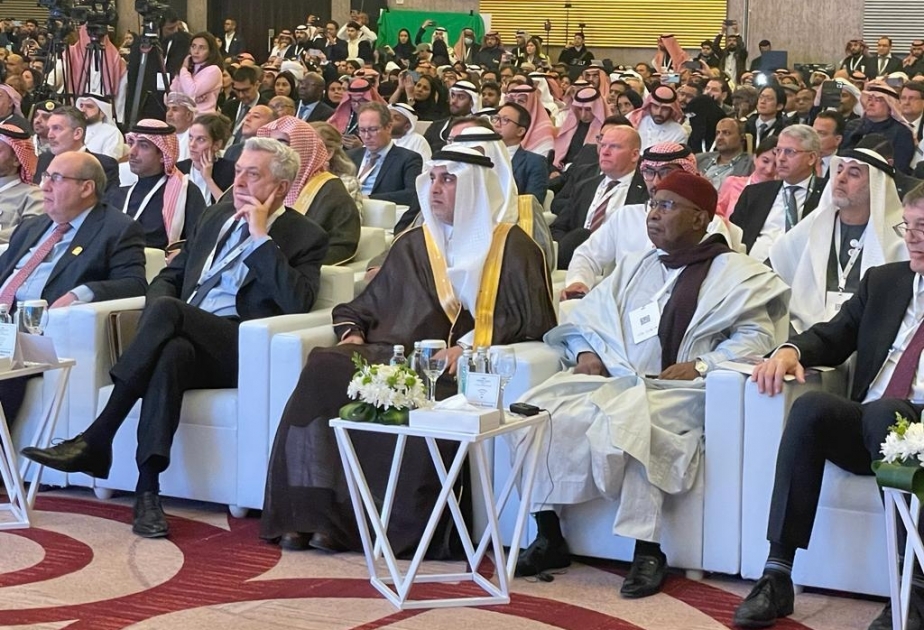 Ər-Riyadda keçirilən Beynəlxalq Humanitar Forumda Türkiyəyə və Suriyaya yardımlar müzakirə olunub