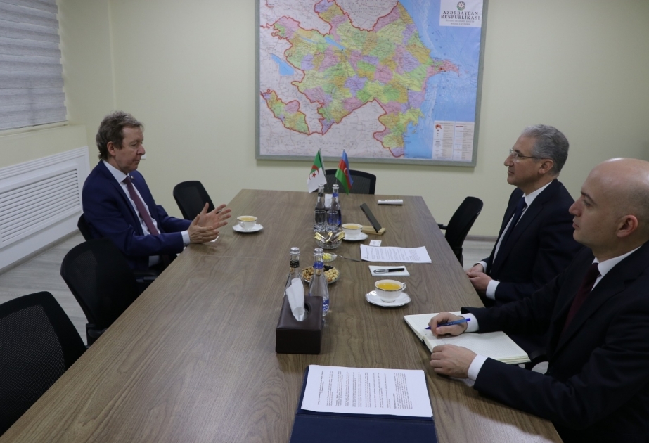 Un échange de vues sur la protection de l’environnement avec l’ambassadeur d’Algérie en Azerbaïdjan