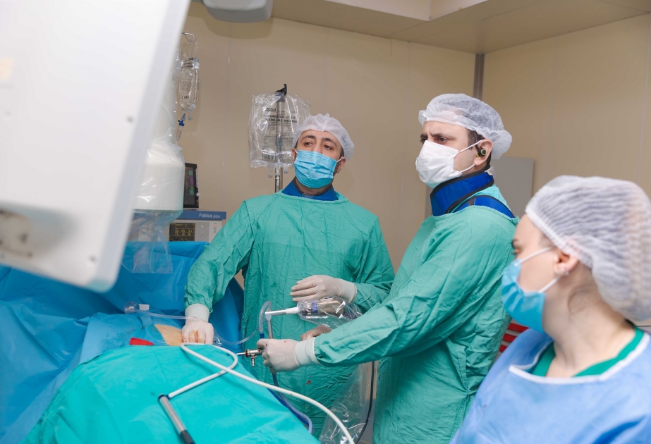 Tədris Cərrahiyyə Klinikasında 78 yaşlı pasiyent üzərində perkutan nefrolitotripsiya əməliyyatı aparılıb