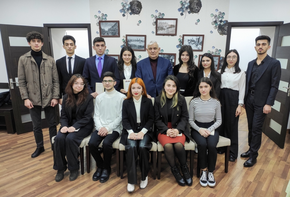 ADU-nun rektoru semestr ərzində yüksək nəticə göstərən tələbələrlə görüşüb