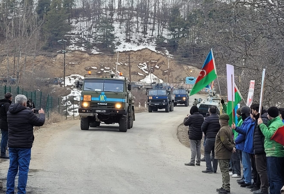 Lachin-Khankendi road: 11 more tank trucks of Russian peacekeepers move freely through protest area VIDEO