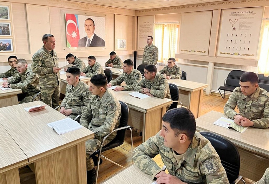 Azərbaycan Ordusunda ictimai-siyasi hazırlıq məşğələləri keçirilir