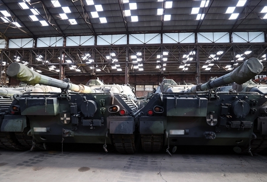 Poland delivers first Leopard tanks to Ukraine