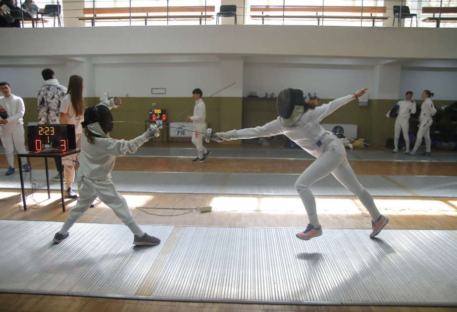 Yeniyetmə və gənc qılıncoynadanlarımız Tbilisidə keçirilmiş turnirdə medallar qazanıblar