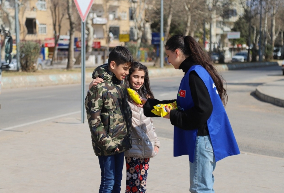 Zəlzələdən zərərçəkən uşaqların sevimli dostları