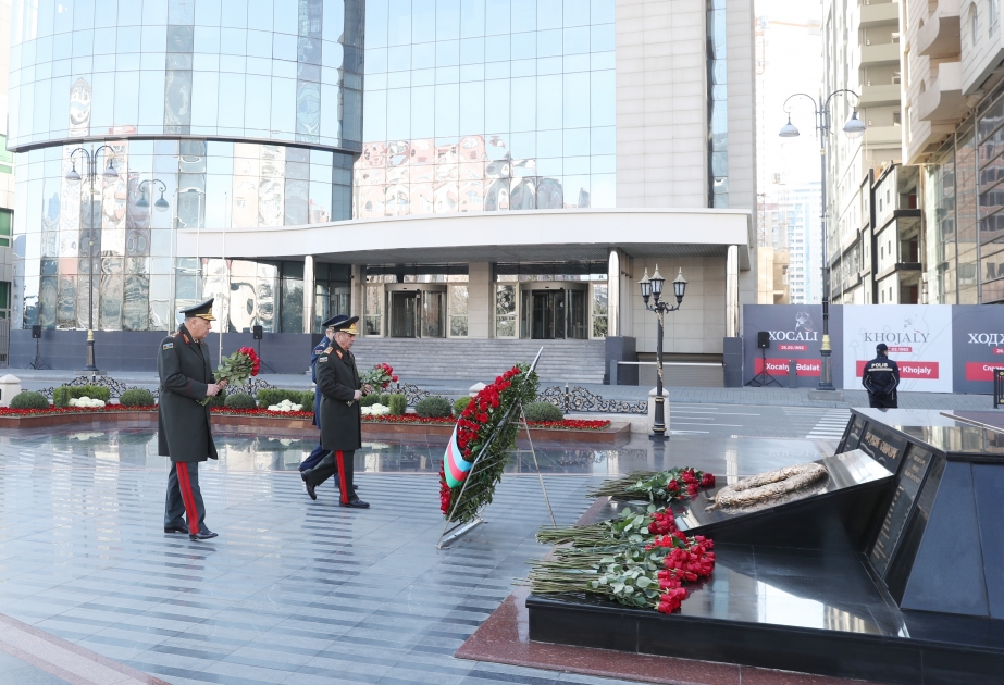 Руководящий состав Министерства обороны посетил памятник Ходжалинскому геноциду