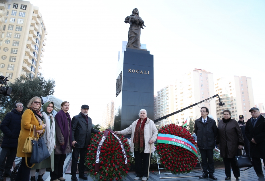 Avropalı hüquq müdafiəçiləri Xocalı soyqırımı abidəsini ziyarət ediblər