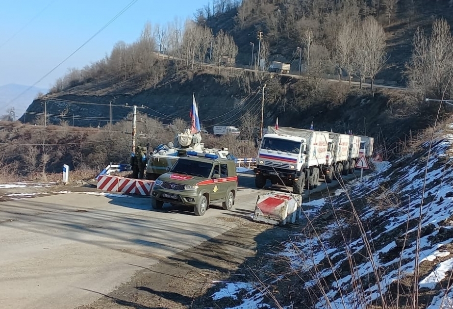 Straße Latschin-Khankendi: Fahrzeuge des russischen Friedenskontingents fahren Protestgebiet ungehindert durch