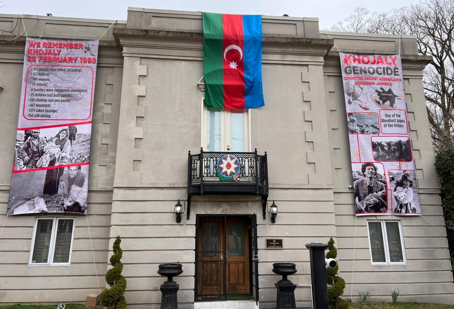 Azərbaycanın ABŞ-dəki səfirliyinin binasından Xocalı soyqırımı barədə plakatlar asılıb