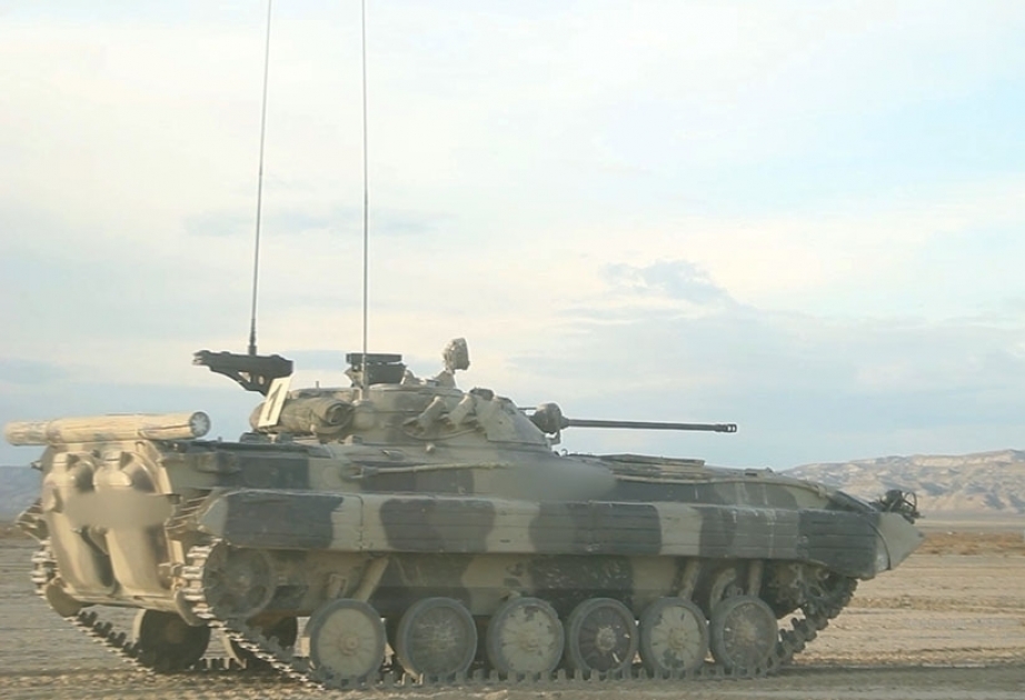 Совершенствуются боевые навыки экипажей бронетехники