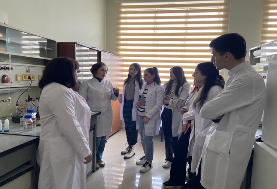 Tələbələr MBBİ-nin laboratoriyalarında müasir avadanlıqların iş prinsipini öyrənirlər