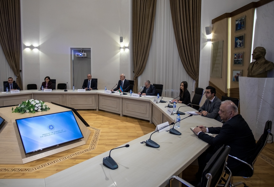 Azerbaiyán y Rumania discuten el tránsito de energía verde a través del Mar Negro hacia Europa