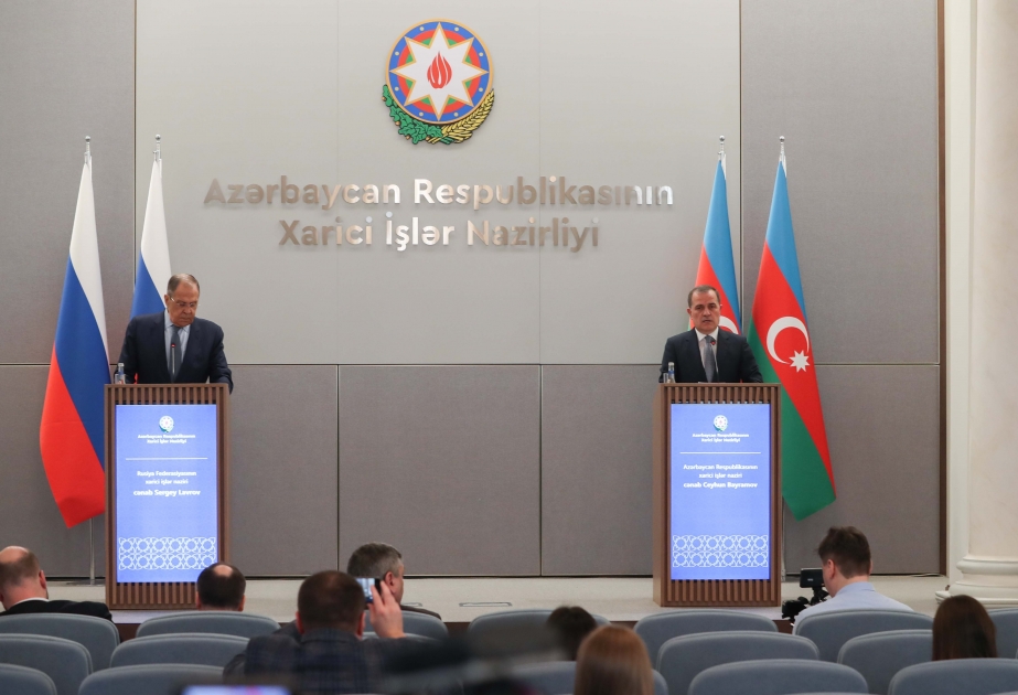 Sergej Lawrow lädt seinen aserbaidschanischen Amtskollegen zu einem Besuch in Russland ein
