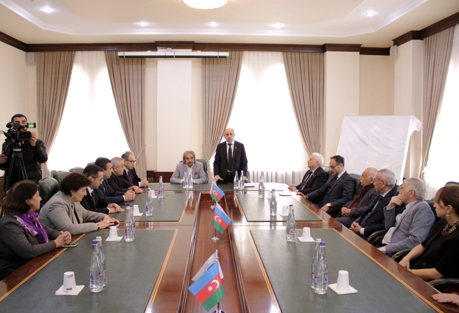 Портрет Ревангулу хана подарен Общине Западного Азербайджана