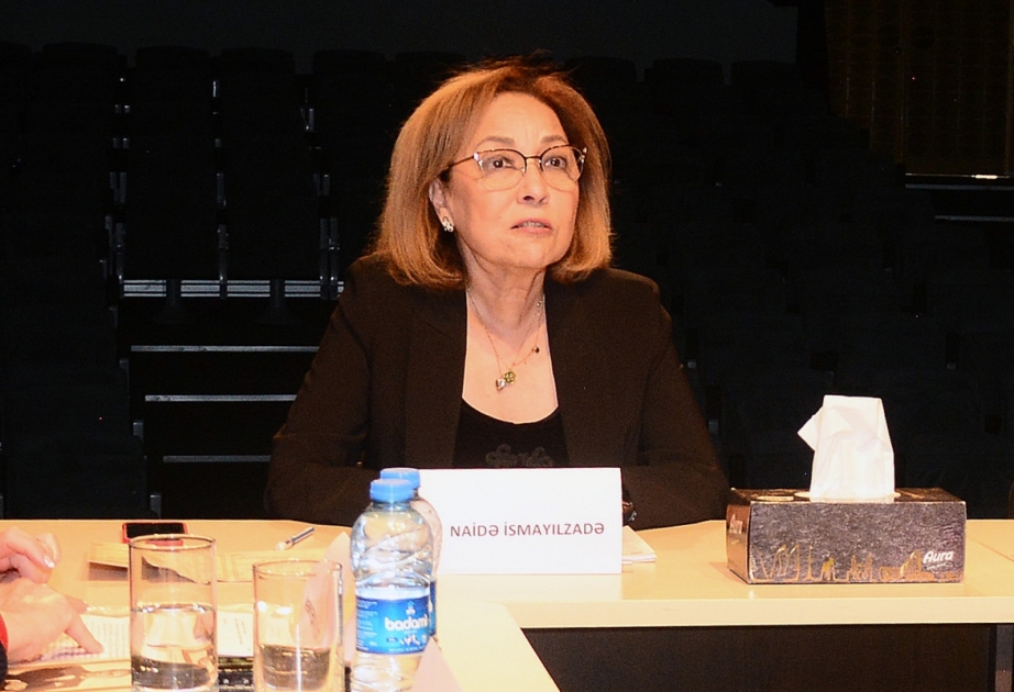Gənc Tamaşaçılar Teatrında dəyirmi masa